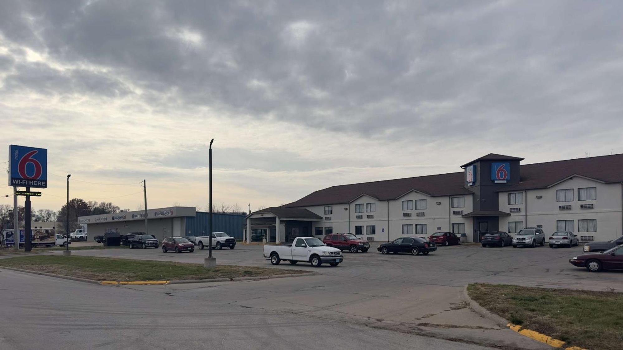 Motel 6-Waterloo, Ia Εξωτερικό φωτογραφία