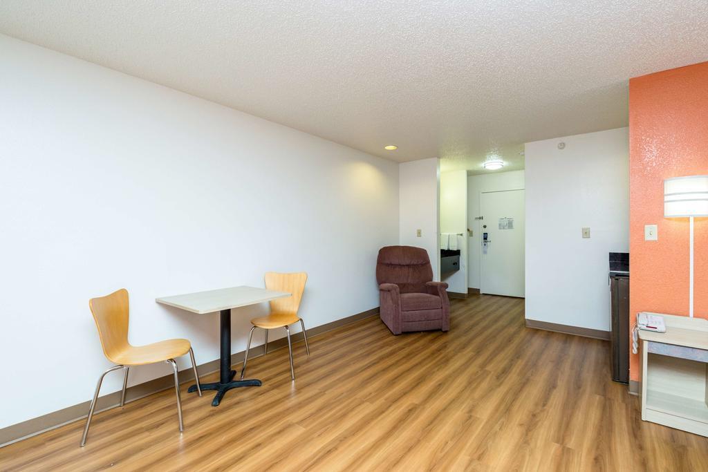 Motel 6-Waterloo, Ia Εξωτερικό φωτογραφία