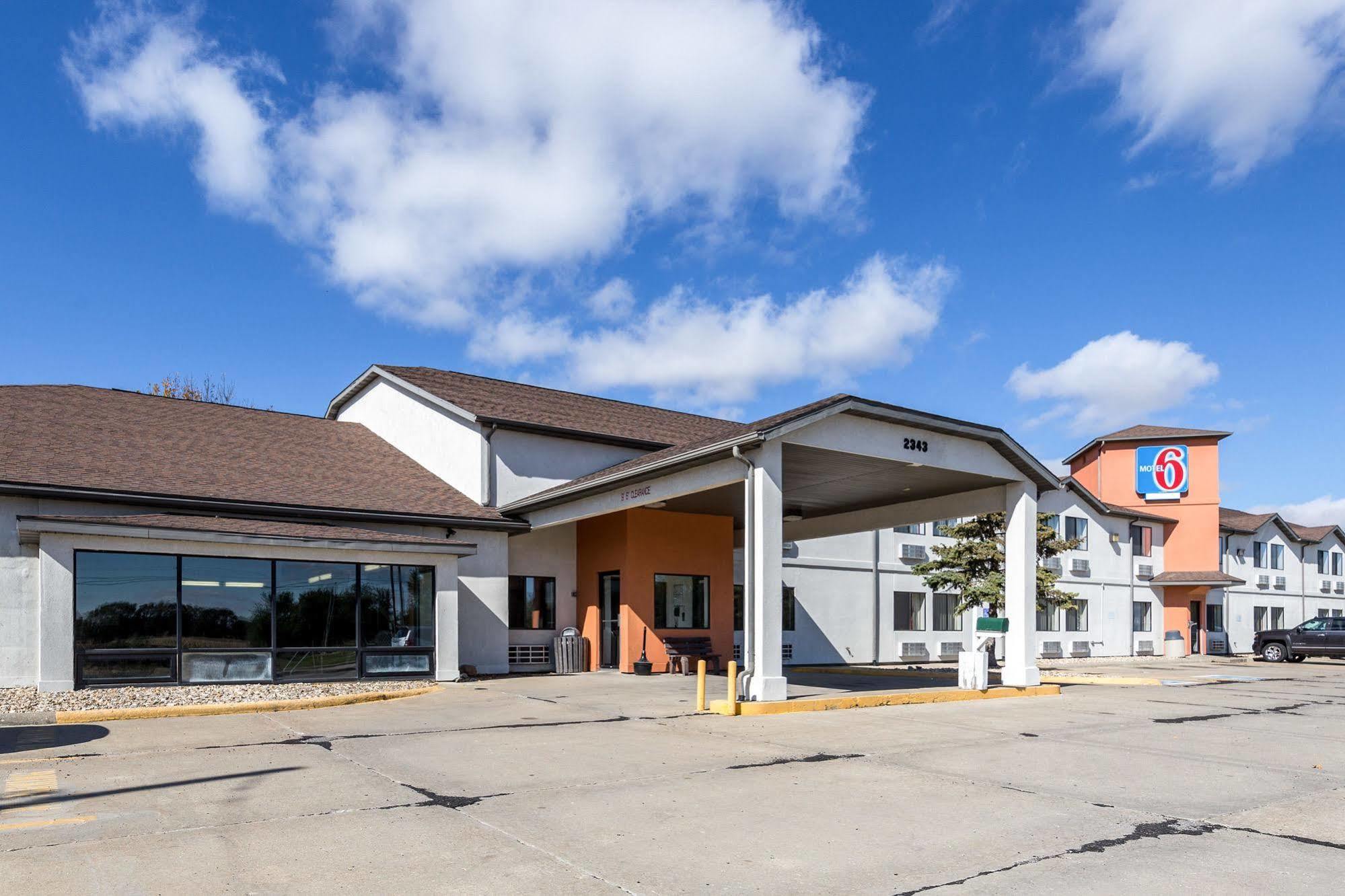 Motel 6-Waterloo, Ia Εξωτερικό φωτογραφία