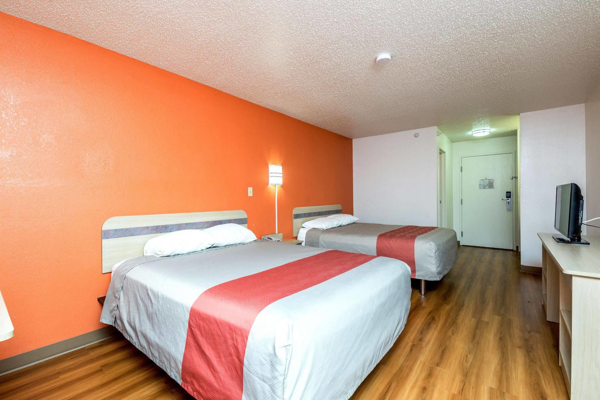 Motel 6-Waterloo, Ia Εξωτερικό φωτογραφία