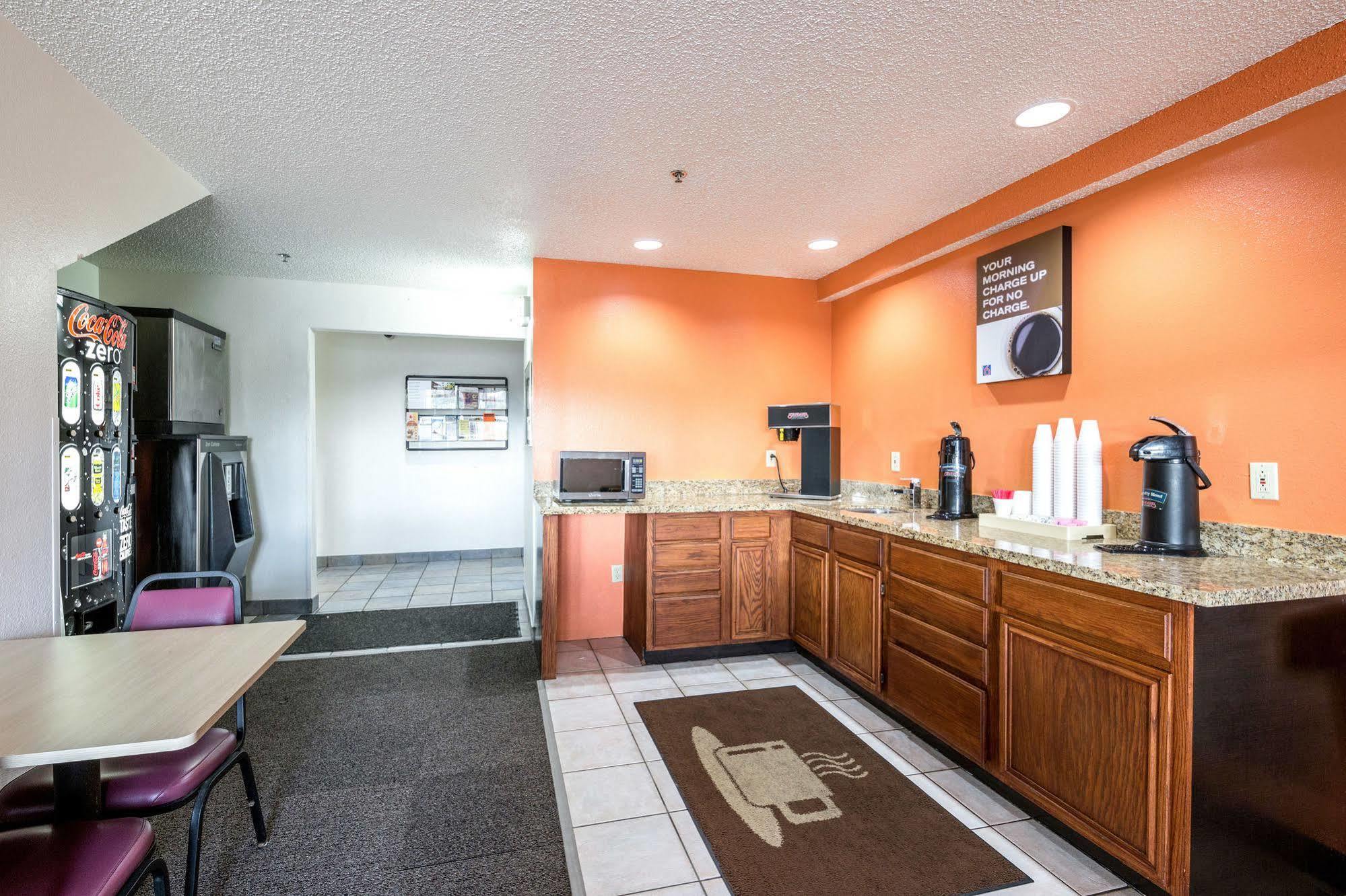 Motel 6-Waterloo, Ia Εξωτερικό φωτογραφία
