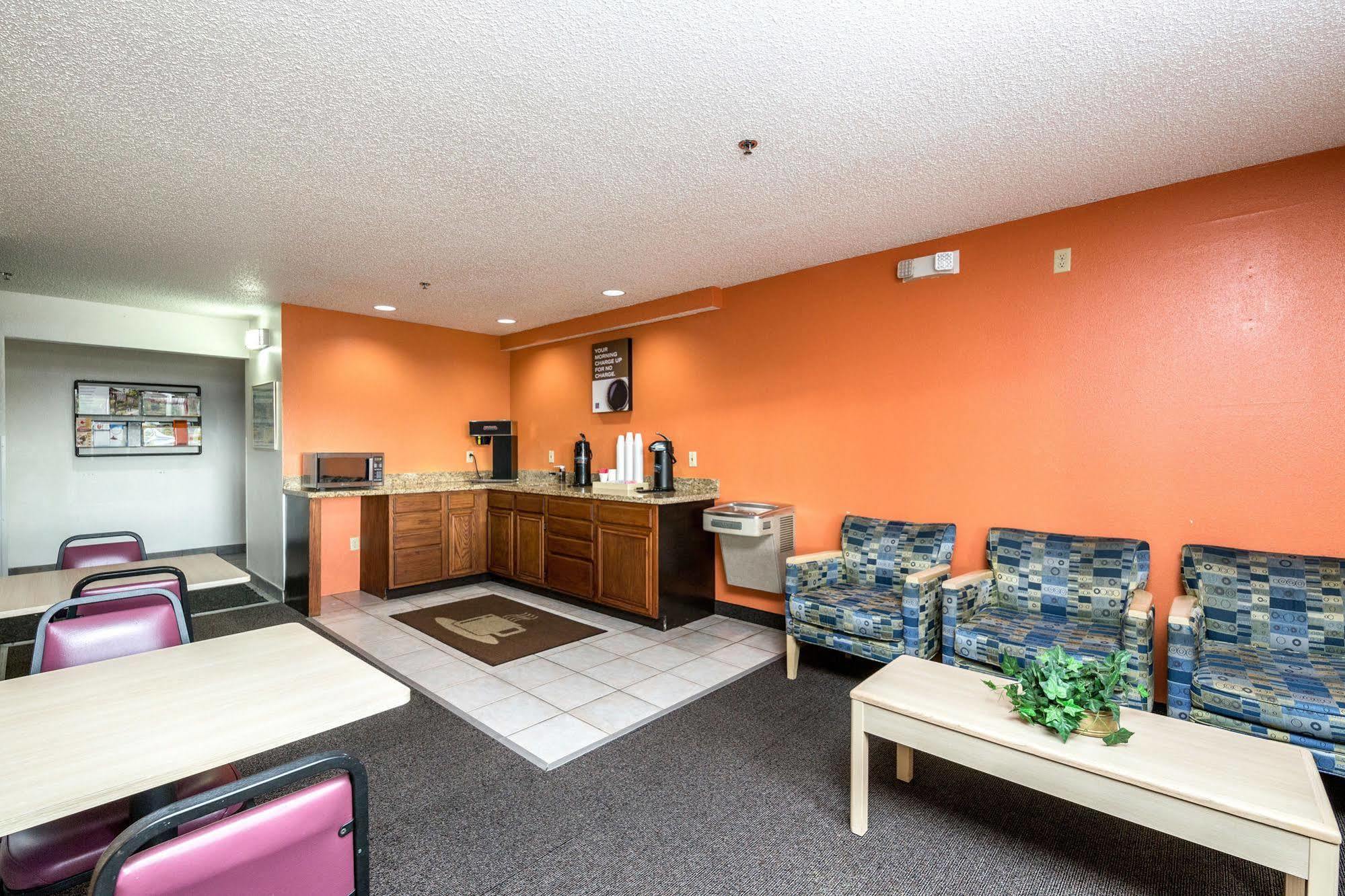 Motel 6-Waterloo, Ia Εξωτερικό φωτογραφία