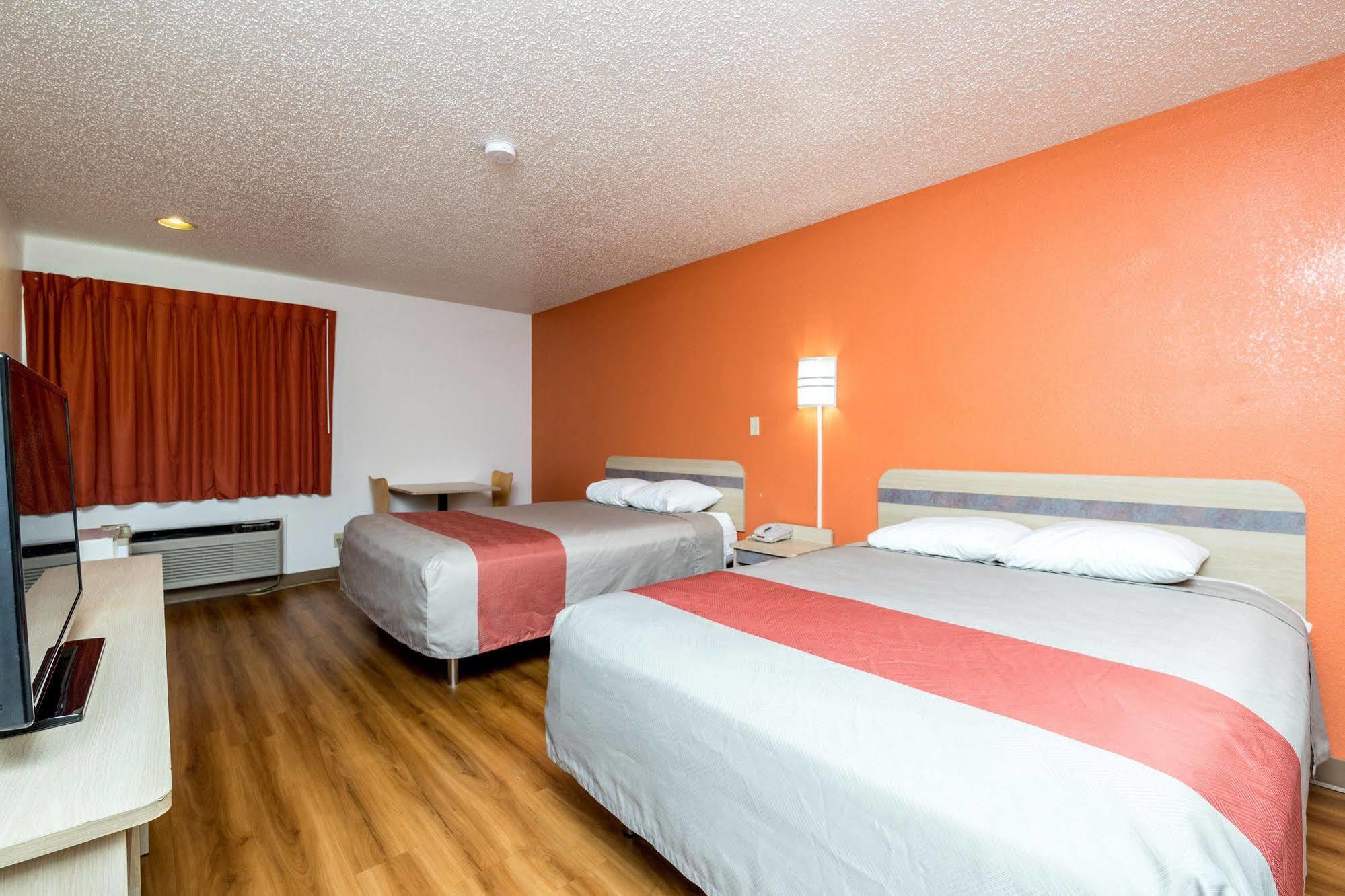 Motel 6-Waterloo, Ia Εξωτερικό φωτογραφία